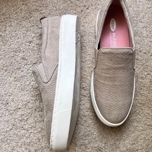 Be Free slip-on shoes